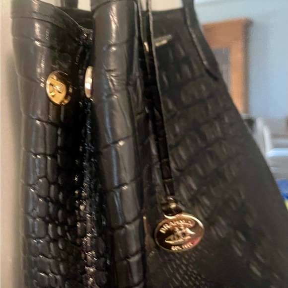 BRAHMIN Elegant Leather Black Crocodile-Embossed Tote Bag. - Picture 7 of 8